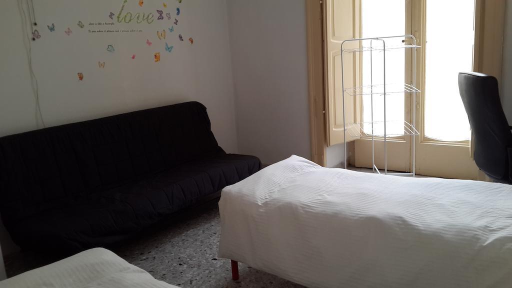 נאפולי Youthhome B&B מראה חיצוני תמונה