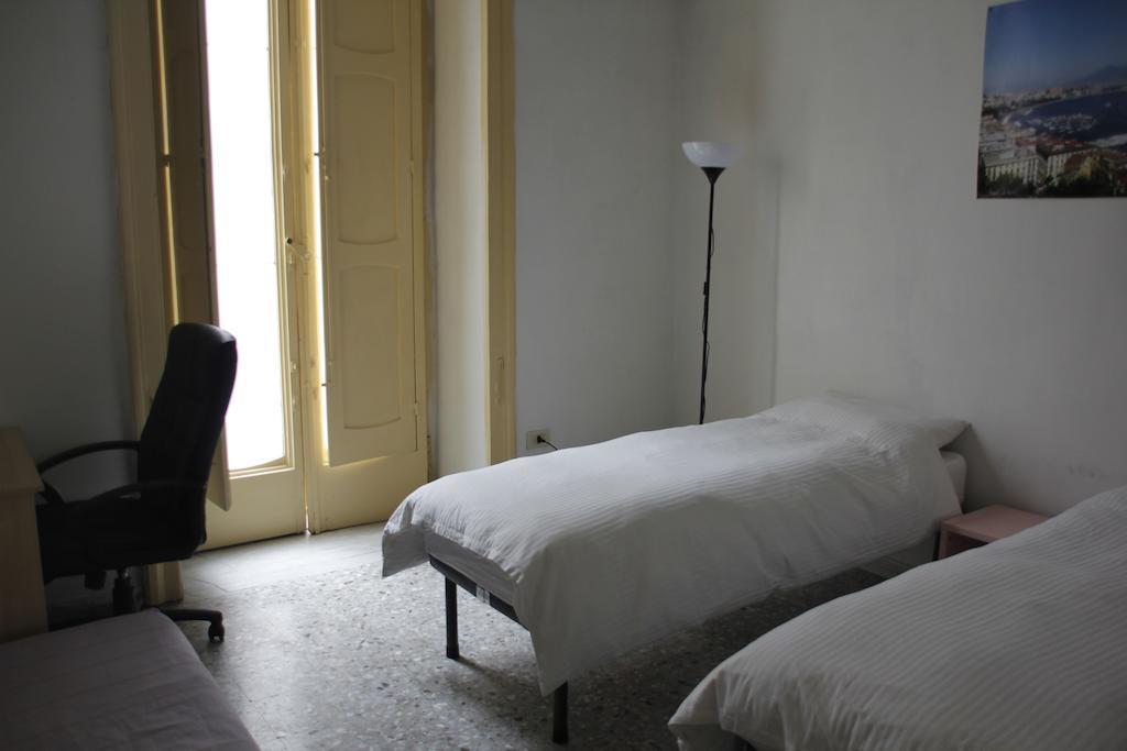נאפולי Youthhome B&B חדר תמונה